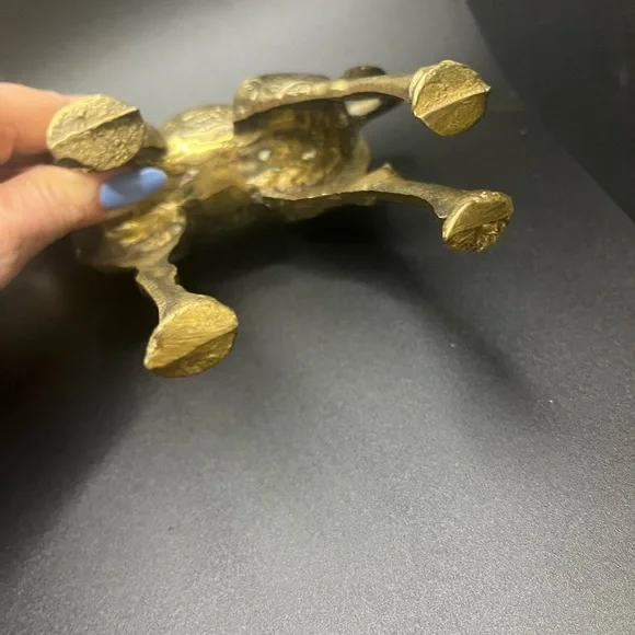 Solid Brass vintage giraffe figurine with a textured hide. 8” tall 8.5” wide - Picture 9 of 12